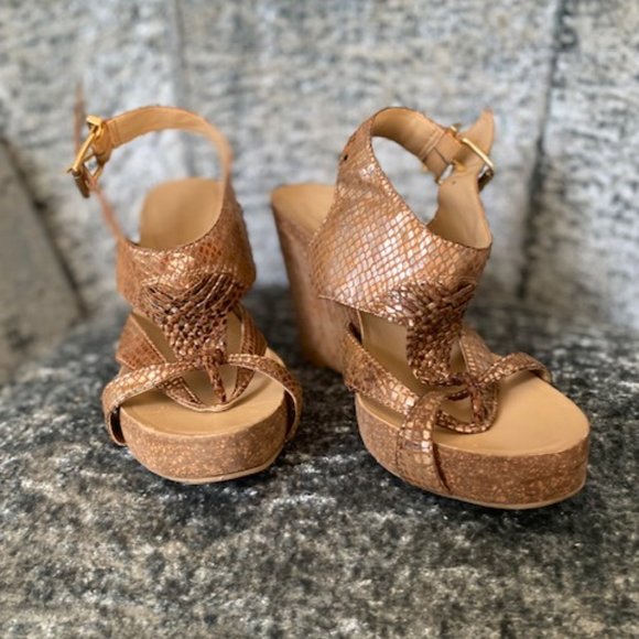 Guess Sandals/Wedges - Picture 2 of 4